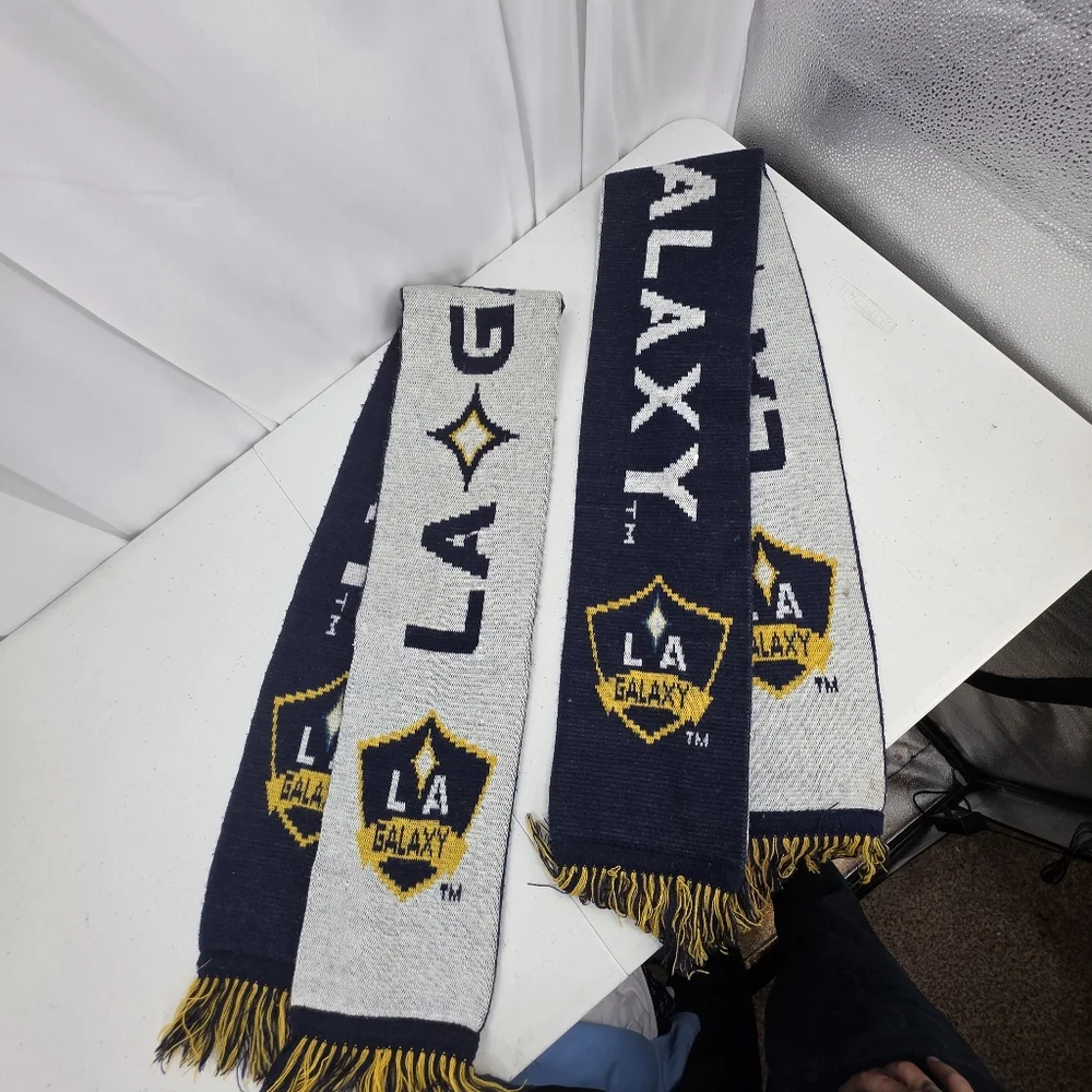 Lot Of 2 LA GALAXY MLS Soccer Team Winter Knit Fringed Scarf Reversible‎ Blue.